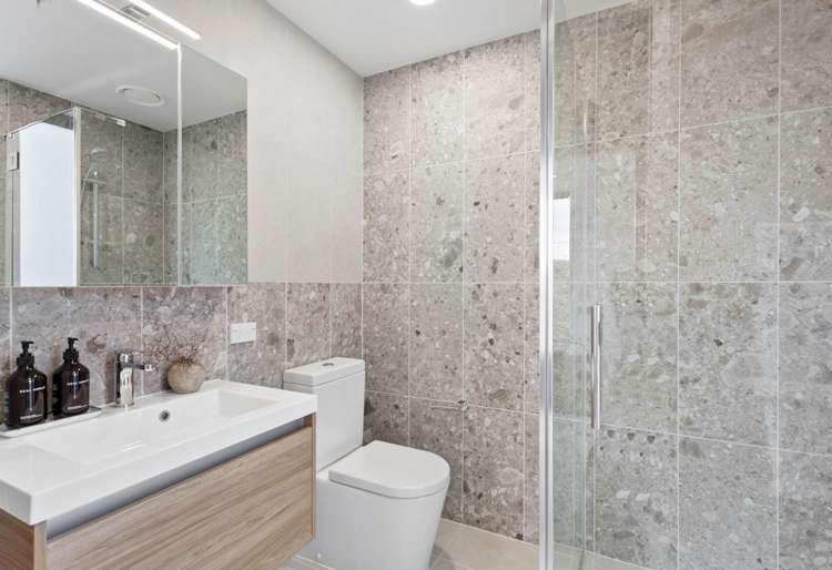 108/2 Grahame Breed Drive Three Kings_5