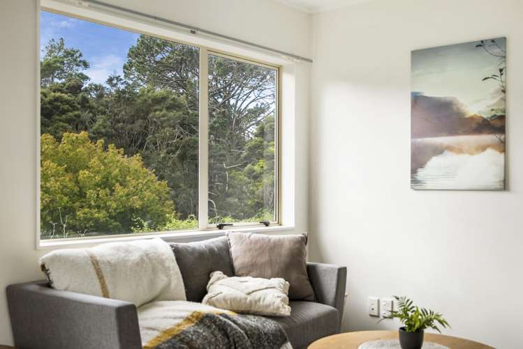 2/66 Spinella Drive Bayview_13