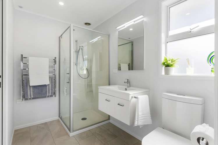 1 Staincross Street Green Bay_23