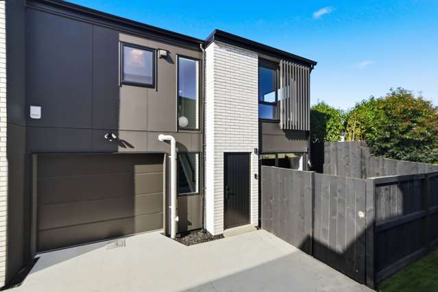 Stylish New Home Opposite the Reserve