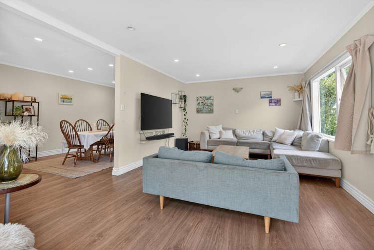 5 Tiniroa Grove Silverstream_11