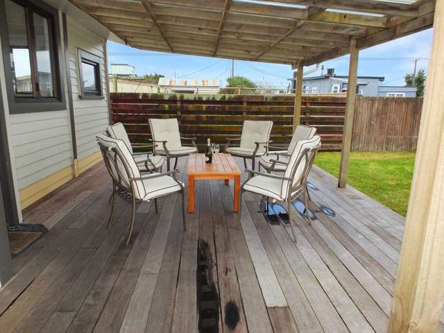 2 Huia Street Foxton Beach_3