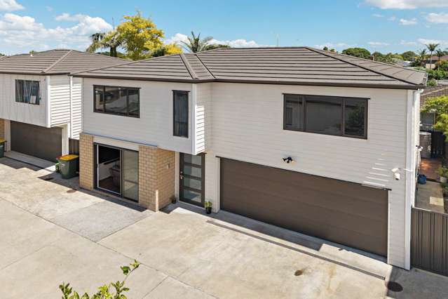 4 Bed Freehold Opportunity - Vendor Overseas