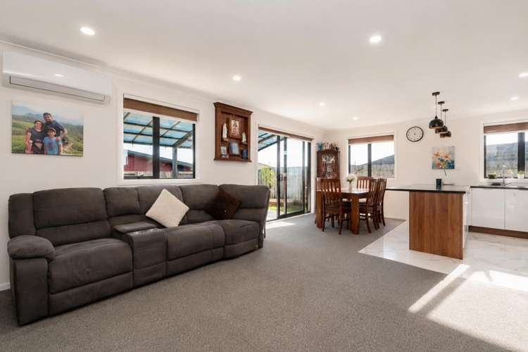 6 Heke Lane Glenview_12