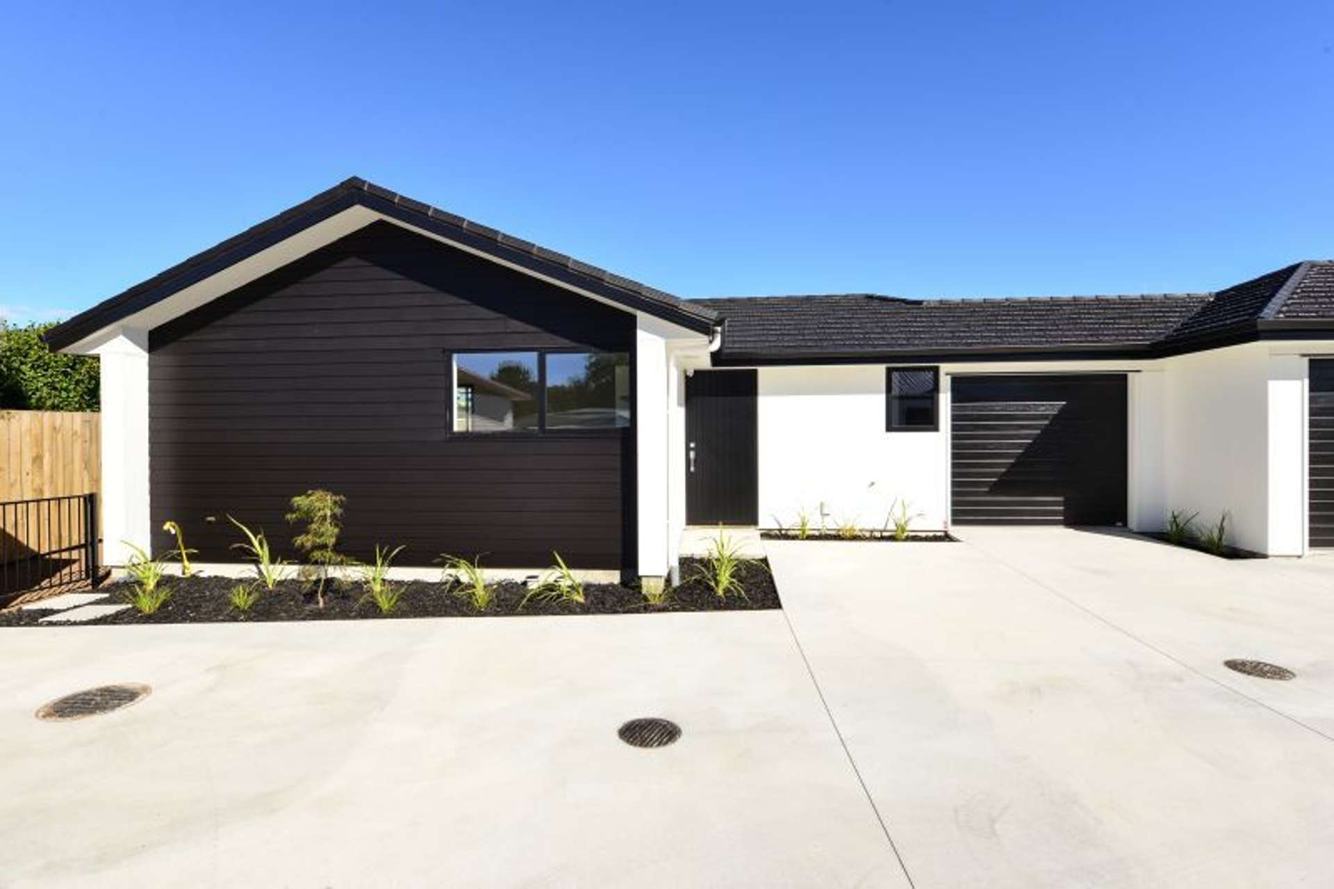 1/7 Emma Place Pukete_0