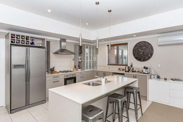 7 Tatahi Street Parklands_5