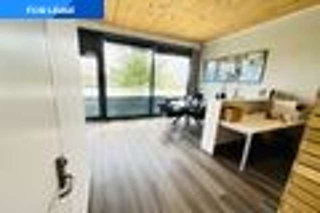 Prime 101m² Road-Front Retail/Warehouse