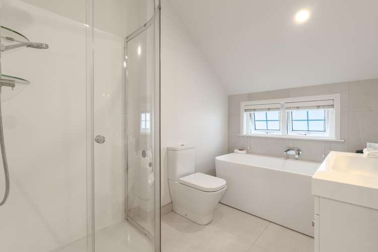 34 Beach Road Northcote Point_13