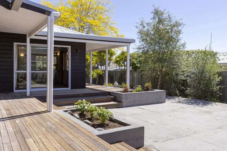 1 and 2/20 Stanley Street Wharewaka_19