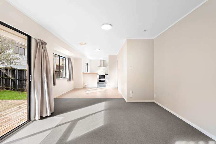 1 and 2/58 St Annes Crescent Wattle Downs_25