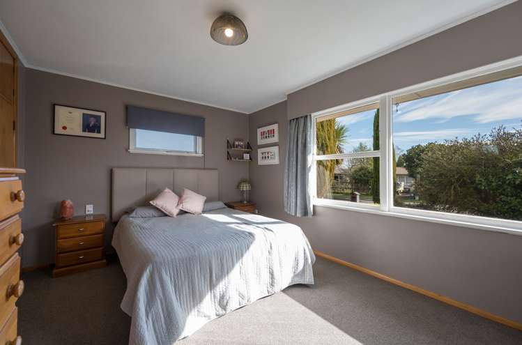 21 Tennyson Crescent Stoke_8