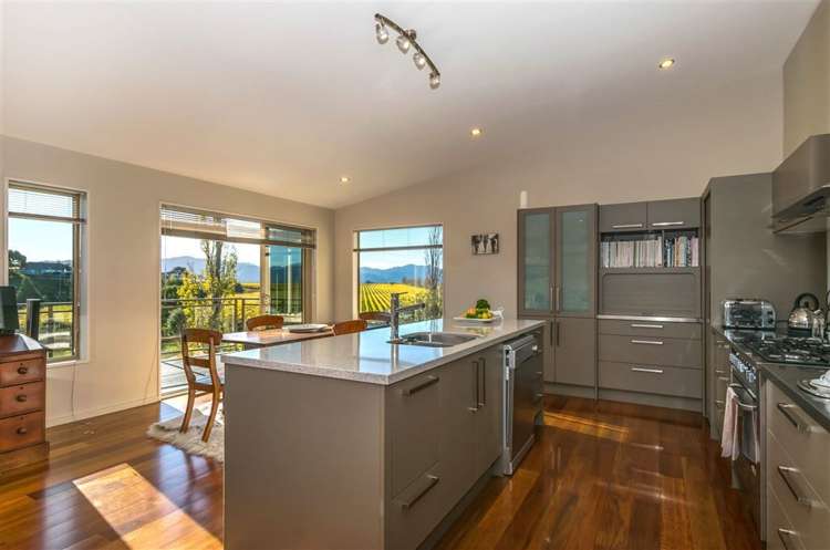 16 Lake View Place Fairhall_6