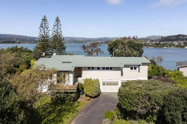 60s Sizzler - Enviable Seaside Location