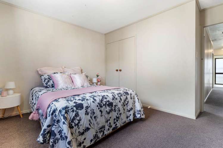 179 Solar Road Glen Eden_11