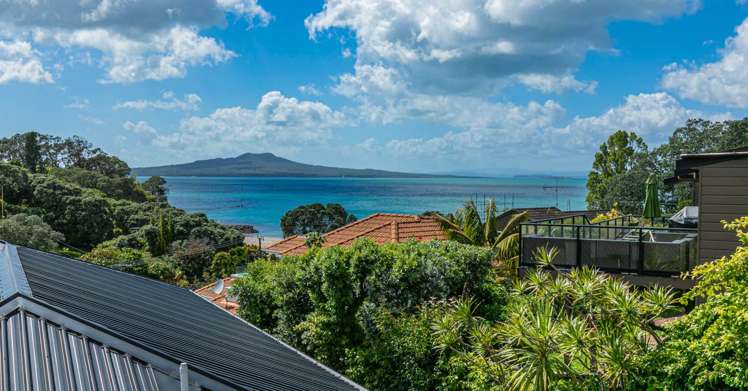 2/72 Beach Road Castor Bay_24