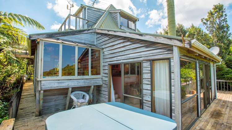 20 La Trobe Track Karekare_0