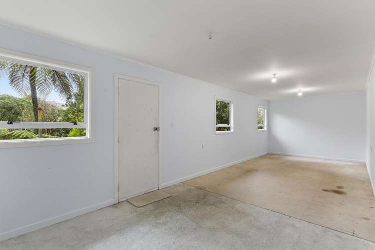 26 Collier Avenue Karori_16