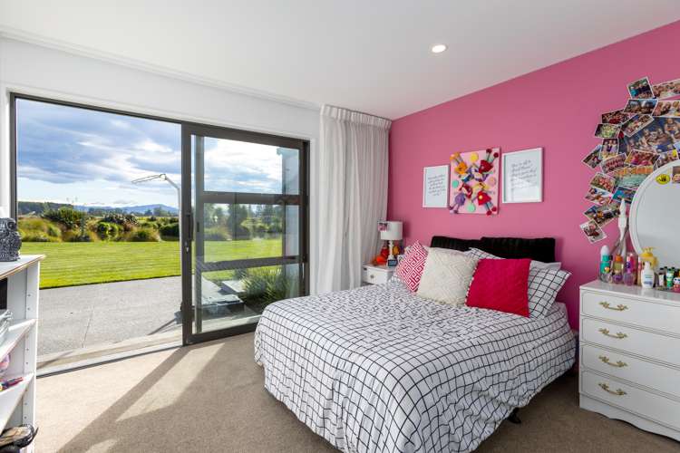 64 Mountvista Road Fernside_19