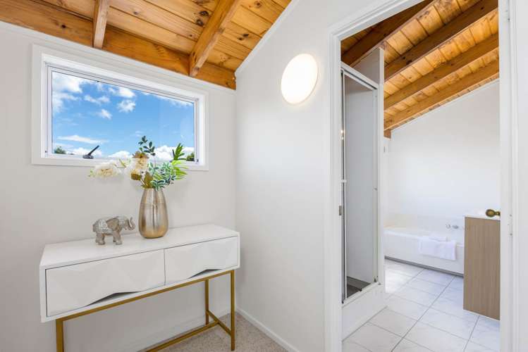 6/110 Norman Lesser Drive St Johns_15