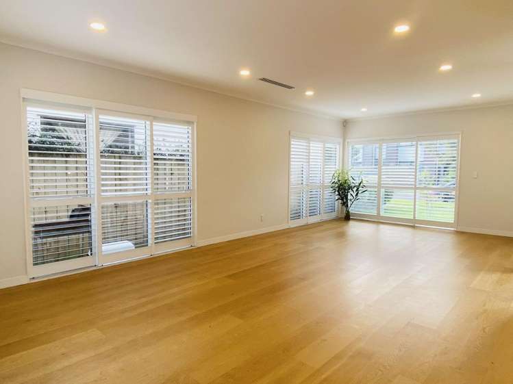 21 Hangar Lane 11428_1