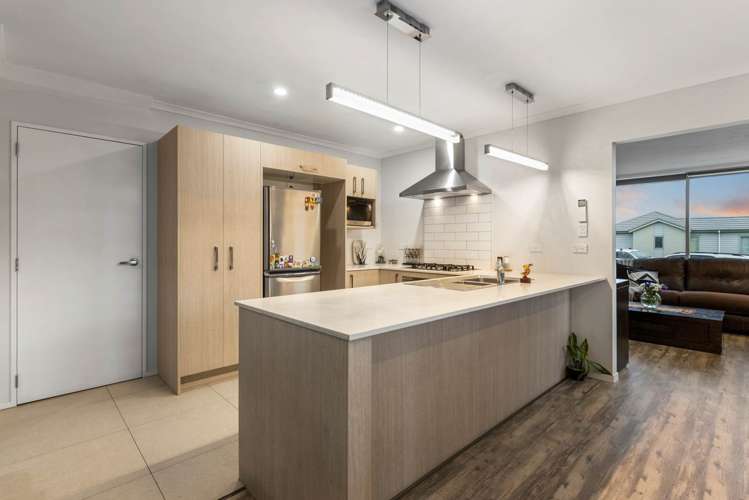 24 Soaring Bird Drive Takanini_5