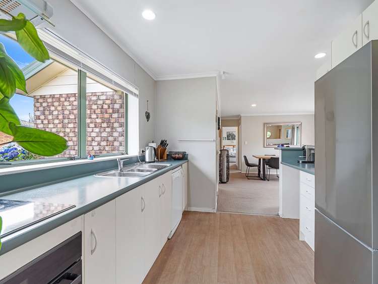 51 Basley road Owhata_16