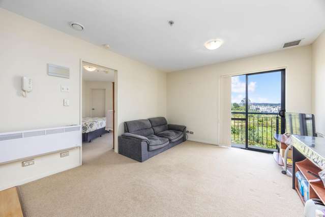 6c/17 Crown Lynn Place New Lynn_1