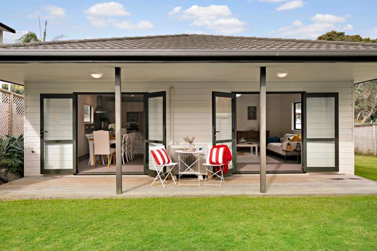 4 Marine Parade Mellons Bay_1