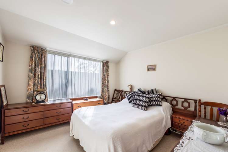 84 Aldinga Avenue Stoke_13
