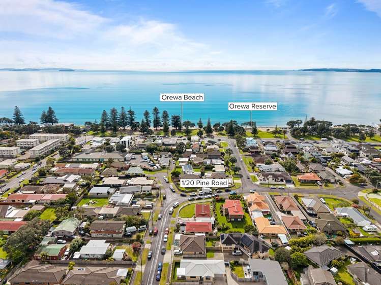 Flat 1/20 Pine Road Orewa_25