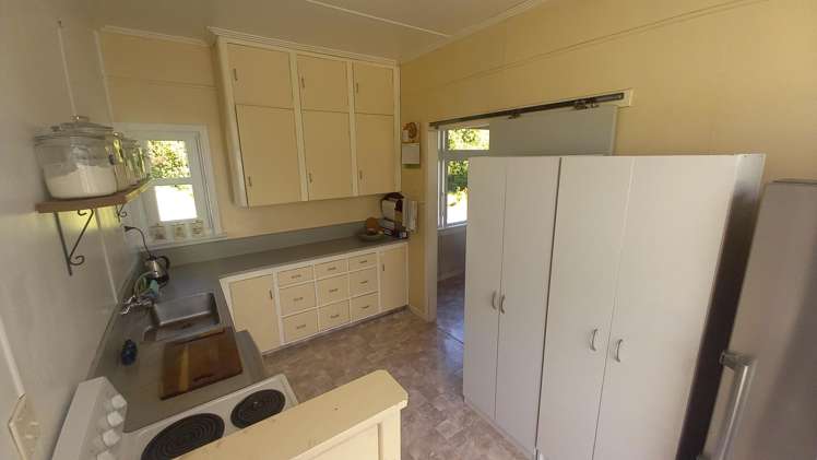 11,13 Birch Street Tuatapere_6