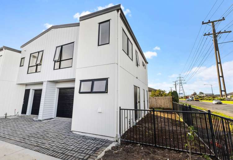 1/32 Airfield Road_0