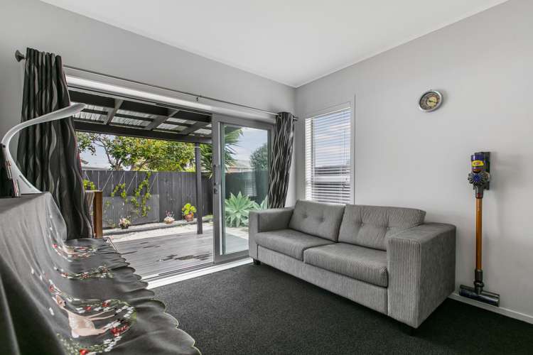 2/50 Taharoto Road Takapuna_3
