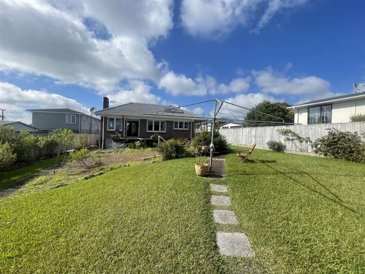90 Roberts Road Te Atatu South_17