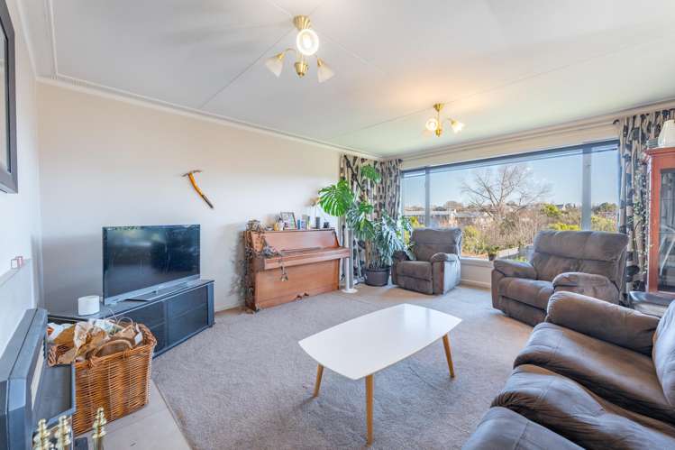 24 Hill View Crescent Highfield_16