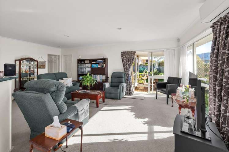 1 Cobbe Place Pomare_3