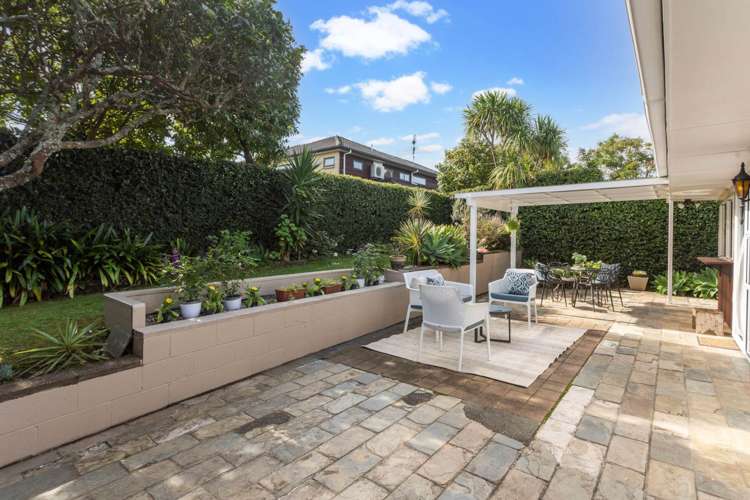 11 Seymour Road Mellons Bay_30