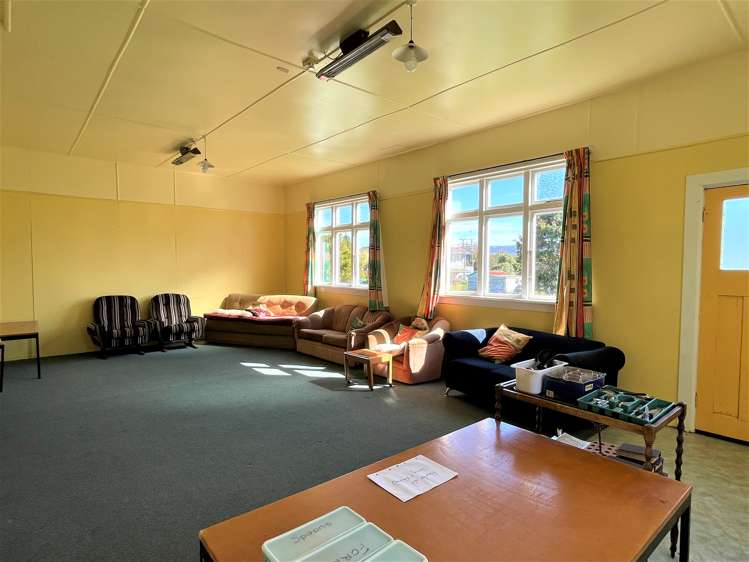 35 Main Road Owaka_9