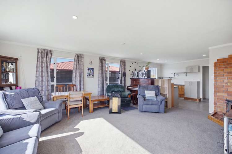 22 Amberley Beach Road_3