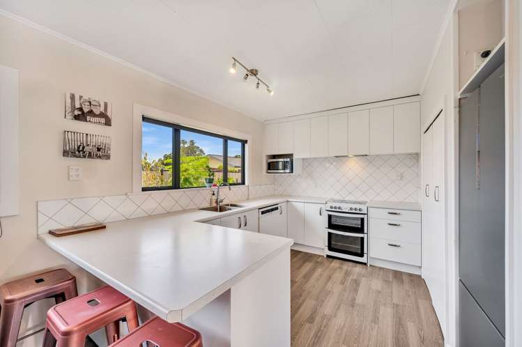 13 Howard Road Taradale_15