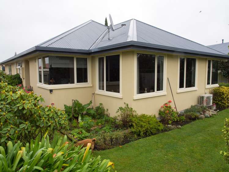 155 Pages Road Marchwiel_14