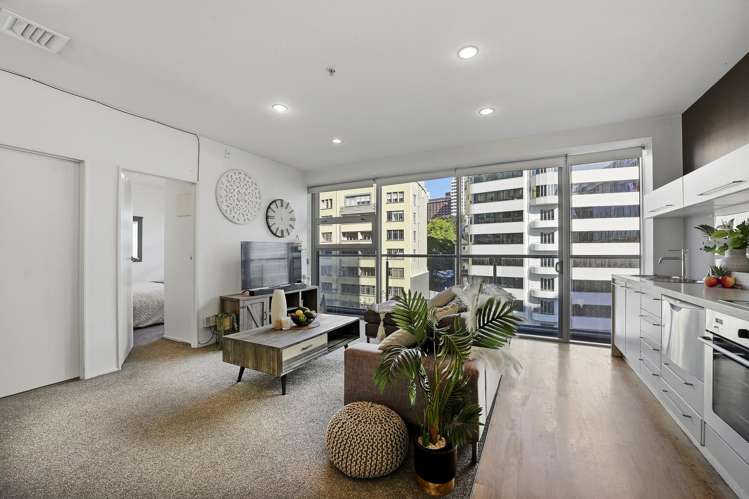 2/602 Beach Road_4