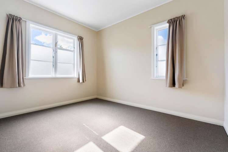 27 Old Lake Road Narrow Neck_11