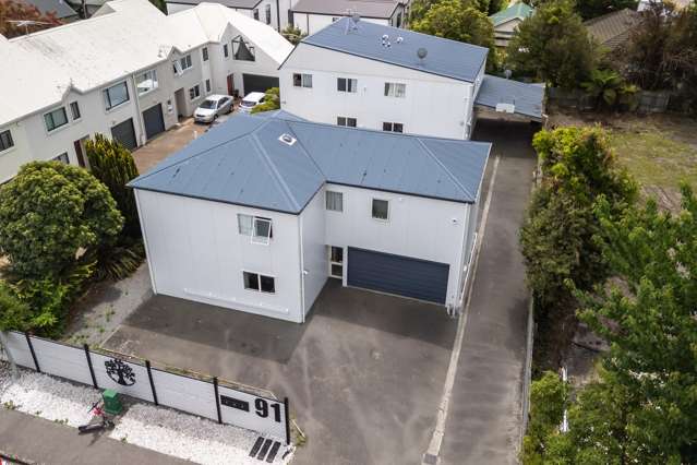 Six-Bedroom Student Accommodation in Sought-After Location