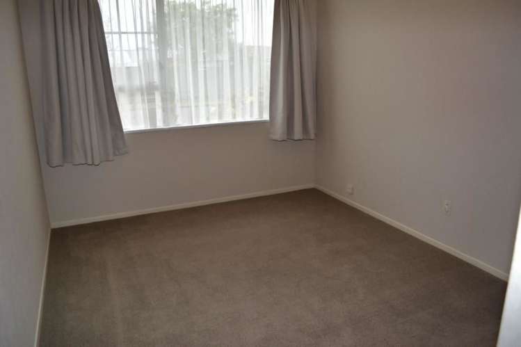 2/3 Sawtell Place Northcote_4