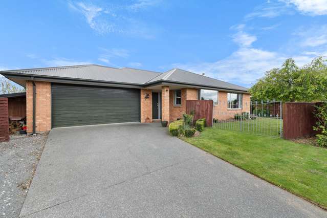 Spacious Four-Bedroom Family Home!!