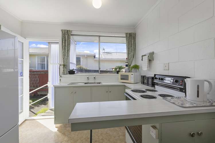 2/14 Jillet Street Titahi Bay_10