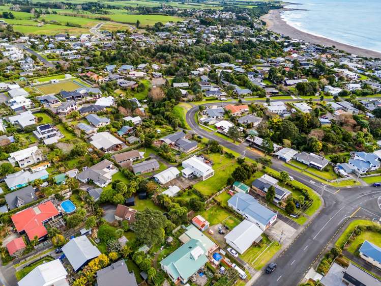 1138 South Road Oakura_32