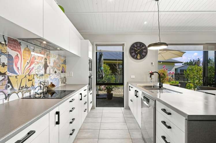 15 Noumea Drive Rangatira Park_12