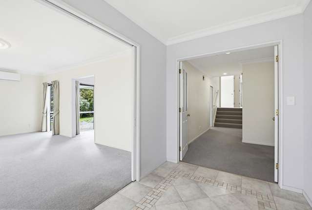 1 Tombane Terrace Papakowhai_3
